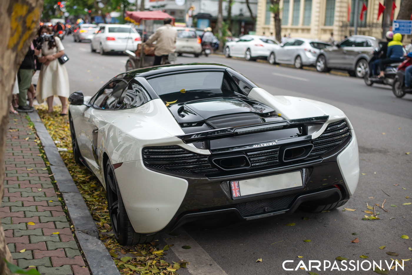 White McLaren 650S in VietNam (14).JPG