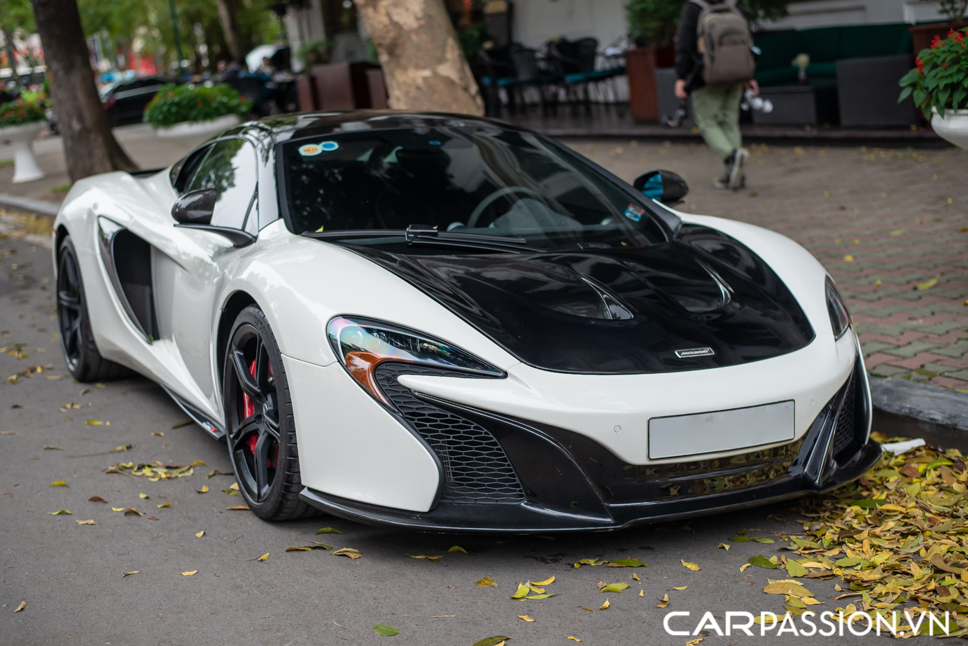 White McLaren 650S in VietNam (16).JPG