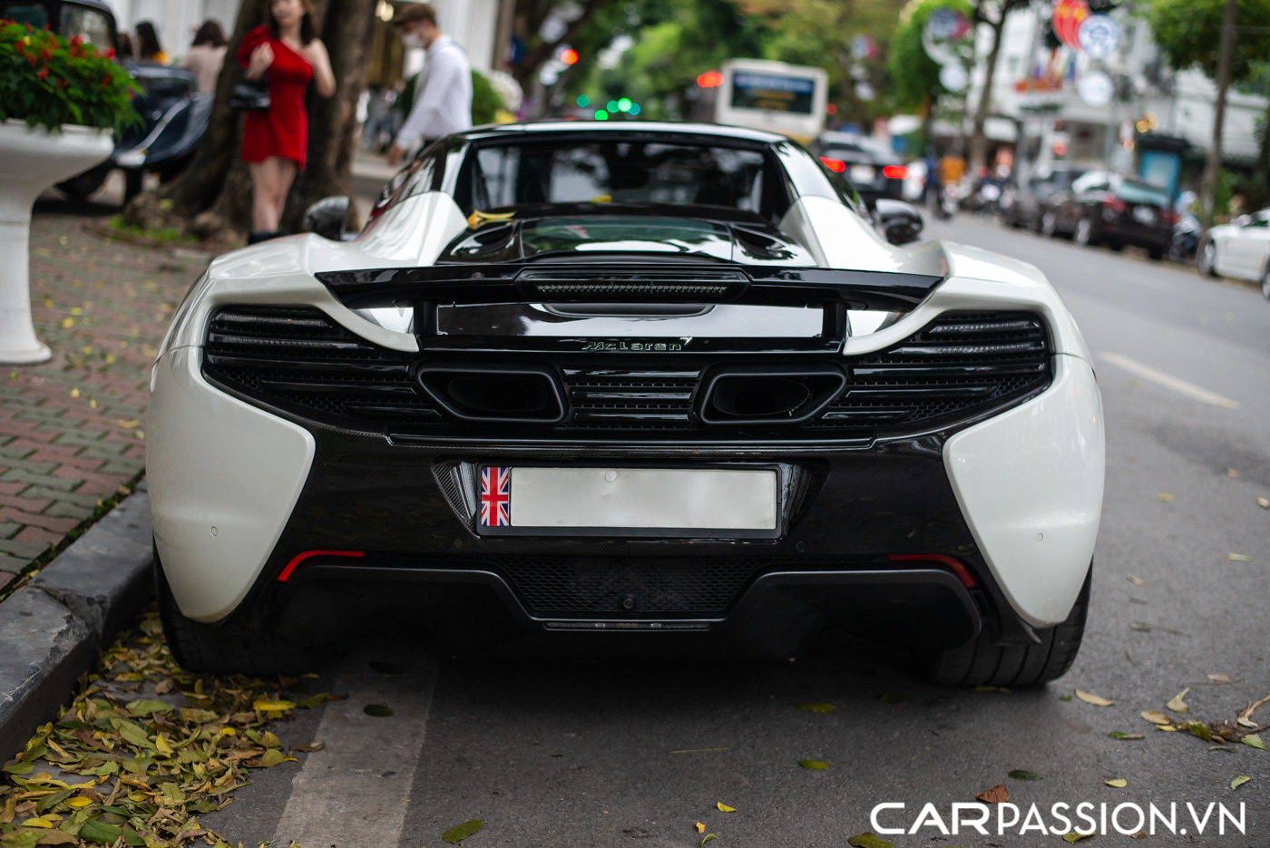 White McLaren 650S in VietNam (3).JPG