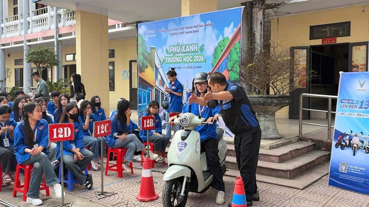 xe-may-dien-anh-4 Large.jpeg