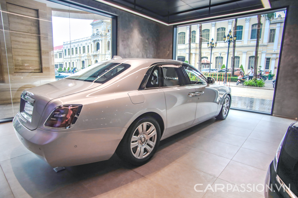 xe-rolls-royce-new-ghost-anh-9.jpg