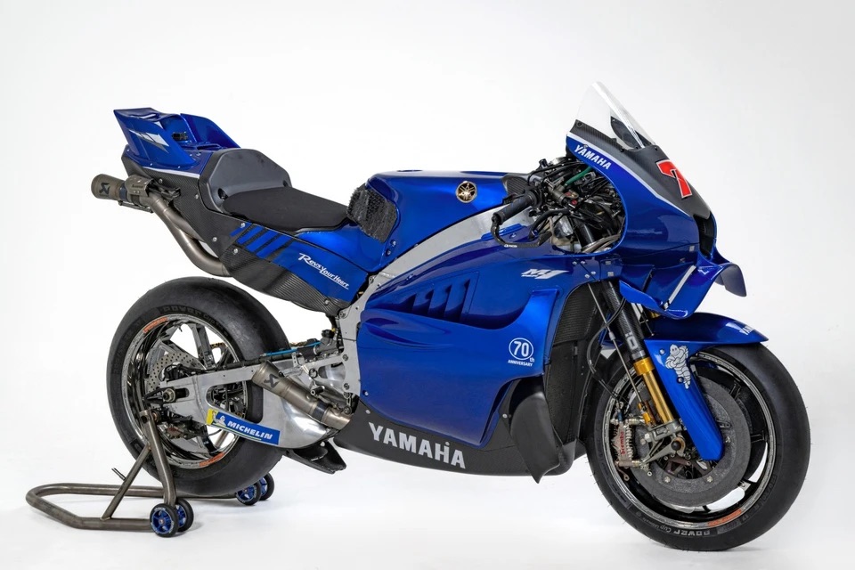 Yamaha_YZR_M1_V4_1.jpg
