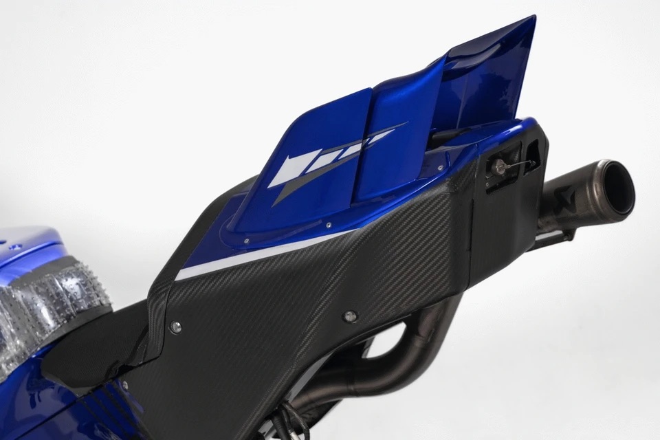 Yamaha_YZR_M1_V4_12.jpeg