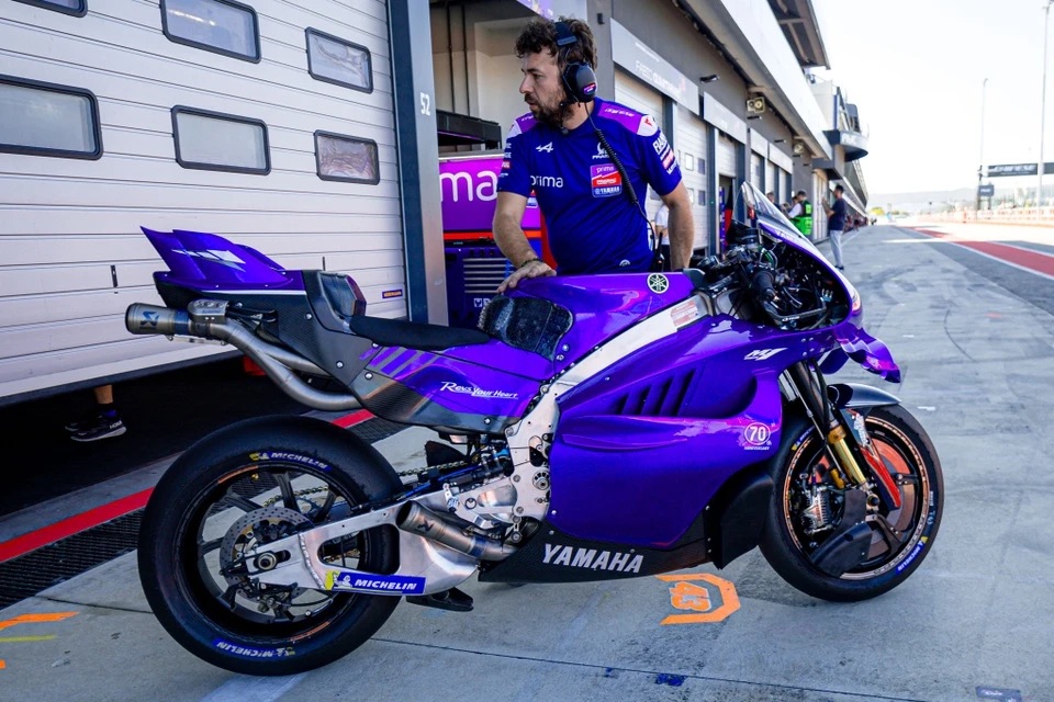 Yamaha_YZR_M1_V4_14.jpg