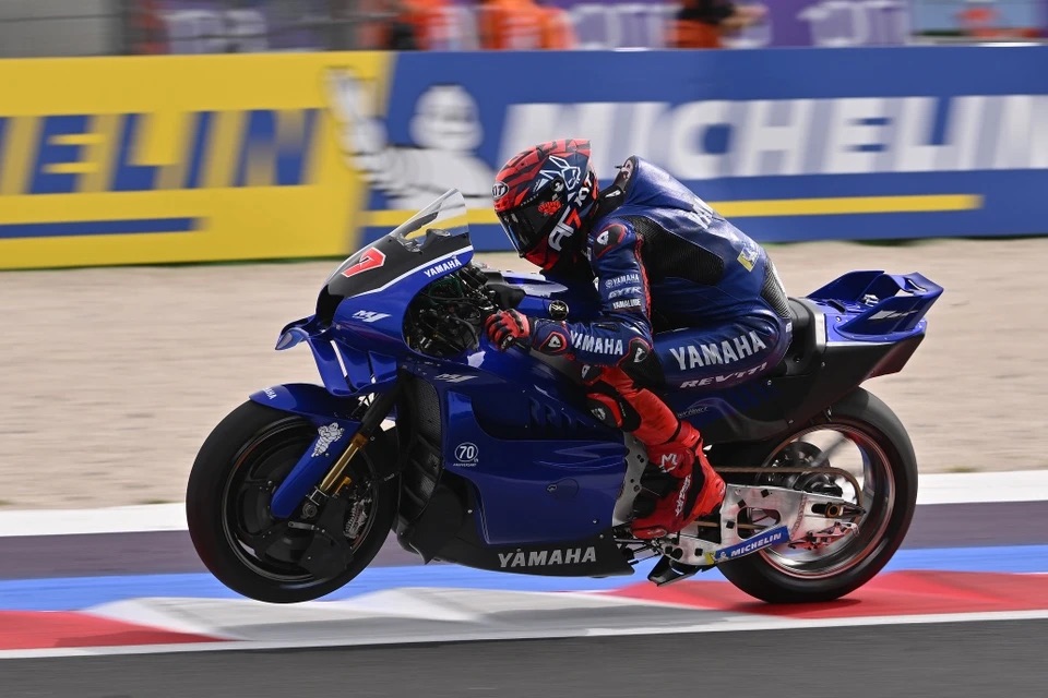 Yamaha_YZR_M1_V4_16.jpg
