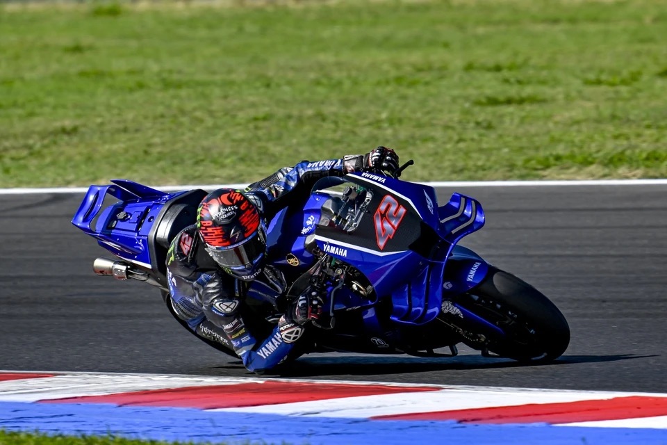 Yamaha_YZR_M1_V4_18.jpg