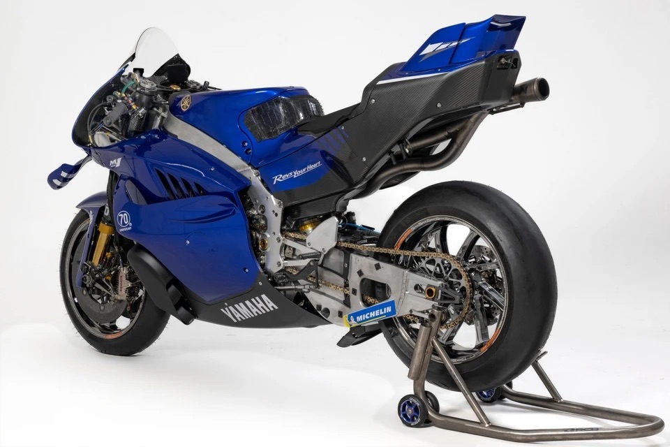 Yamaha_YZR_M1_V4_2.jpg