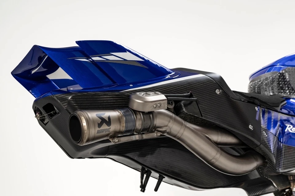 Yamaha_YZR_M1_V4_4.jpg