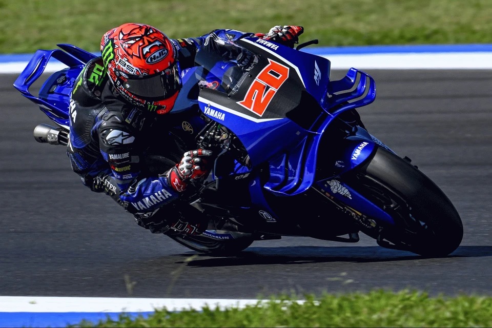 Yamaha_YZR_M1_V4_9.jpeg