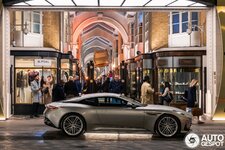 Aston Martin DB12 Goldfinger anh  (6).jpeg