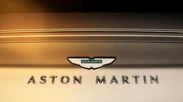 Aston Martin DB12 Goldfinger anh  (11).jpeg