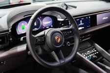 Porsche Vietnam - Macan 4 - 01.jpg
