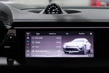 Porsche Vietnam - Macan 4 - 02.jpg