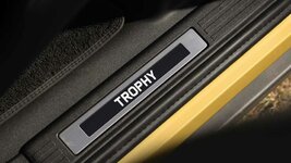 DEF_26MY_TROPHY_EDITION_YELLOW_190625_15b.jpg