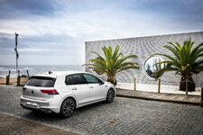 VW Golf 1.5 eTSI Life.jpg