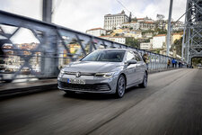 VW Golf 1.5 eTSI Style(2).jpg