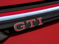 Volkswagen Golf 2.0 TSI GTI anh 4.jpg
