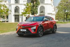 vinFast-VF7-honxexang-01.jpg