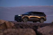 2026_Toyota_GrandHighlander_Platinum_StormCloud_030-1500x1000.jpg