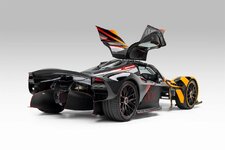 2024-aston--martin-valkyrie-0-1794237421.jpeg