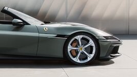 ferrari-12clindri-close-2.jpeg