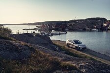 new-volvo-xc70-plug-in-hybrid-suv-goes-live-with-massive-electric-range_8.jpg
