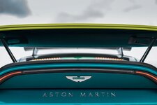 Aston_Martin_Vantage_S_FIA_Safety_Car_12.jpg