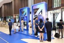 Khách mời hào hứng trải nghiệm hoạt động Photo AI tại Vietmap REVO 25 Large.jpeg