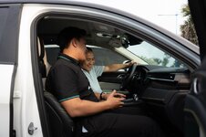 6. Khách mời trải nghiệm dòng xe điện Plug-in Hybrid Lynk & Co 08 tại sự kiện Large.jpeg