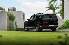 Hyundai Santa Fe Hybrid - 3 Large.jpeg