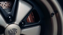 Porsche 911 restomod-anh-12.jpg