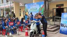 xe-may-dien-anh-4 Large.jpeg