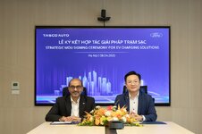 4. Đại diện Tasco Auto và Ford Việt Nam tại Lễ ký kết hợp tác giải pháp trạm sạc Large.jpeg