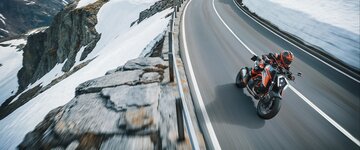ktm-1390-super-duke-anh-1.jpg