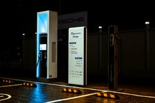 Taycan-Charging-Pedestal-4.jpg