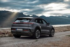 porsche-cayenne-ev-anh-12.jpeg