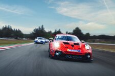 Sawer Hoàng Đạt-Porsche ARbox Carrera Cup Asia 2026-anh-9.jpg