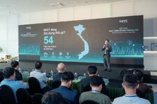 2. Ông Lý Hữu Lợi - Giám đốc công nghệ của Esky trình bày tham luận tại sư...jpeg