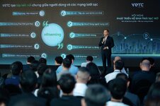 1. Ông Trần Nguyễn Ngọc Thành - Tổng giám đốc VETC Digital trình bày tham luậ...jpeg