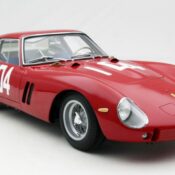 Ferrari 250 GTO 1962 trở thành chiếc xe đắt nhất từng được rao trên sàn đấu giá