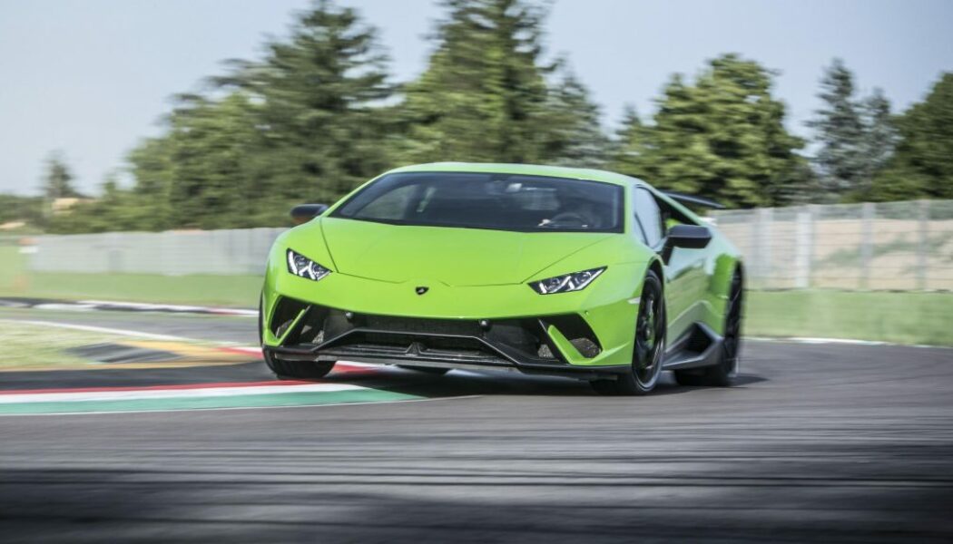 Lamborghini Huracan giật giải xe tốt nhất do Motor Trend bình chọn