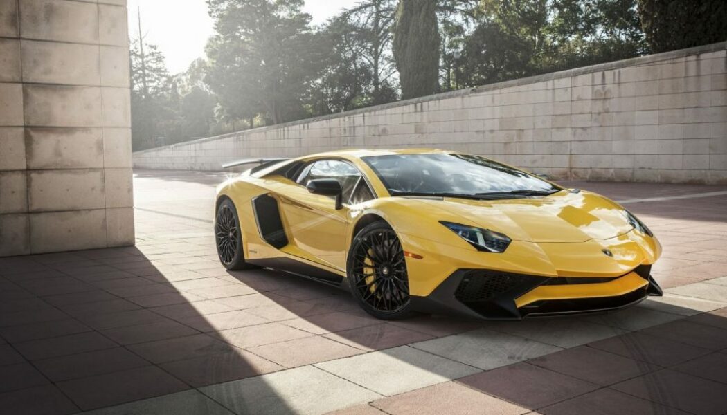 Lamborghini triệu hồi Aventador SV do lỗi ốc khóa tâm