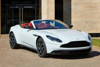 Aston Martin cung cấp hai phiên bản đặc biệt cho DB11