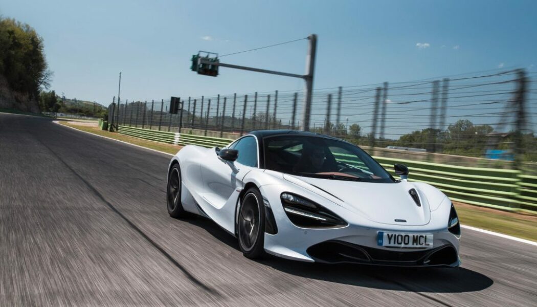 Xem Mclaren 720S lập kỷ lục tại đường đua Magny-Cours