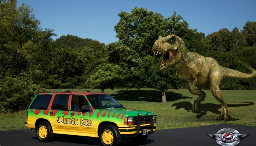 Chi tiết Ford Explorer 1993 độ theo bom tấn Jurassic Park