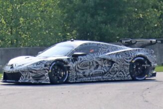 Phiên bản đua của Corvette C8 bị bắt gặp trên đường đua