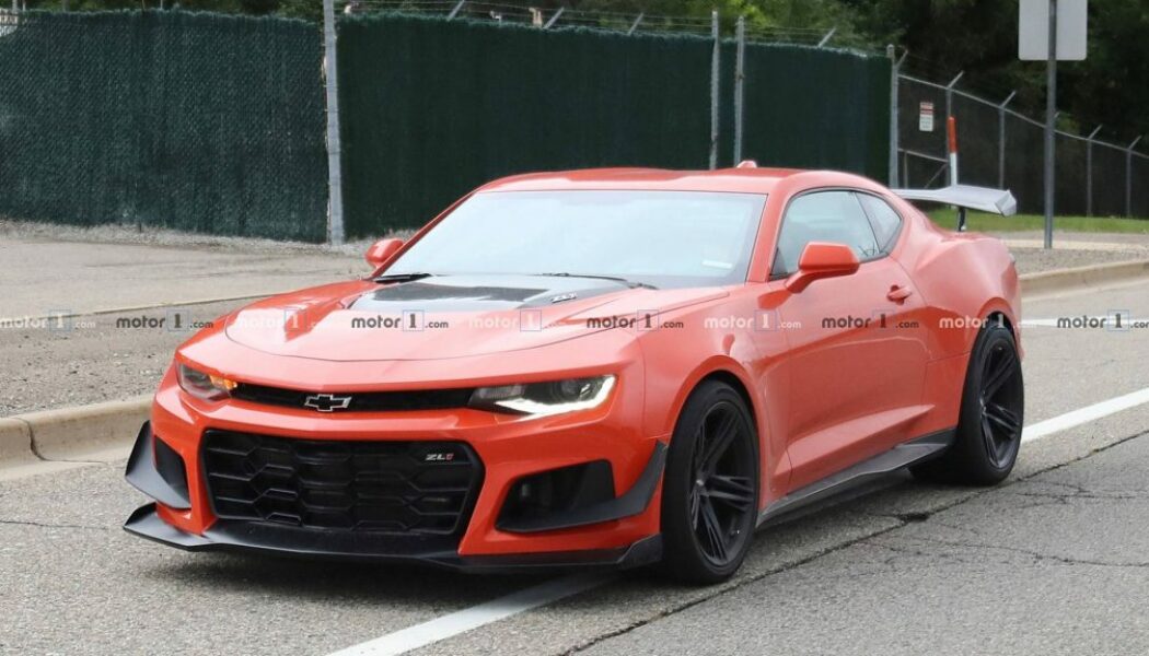 Camaro ZL1 2019 bị bắt gặp khi đang thử nghiệm trên đường