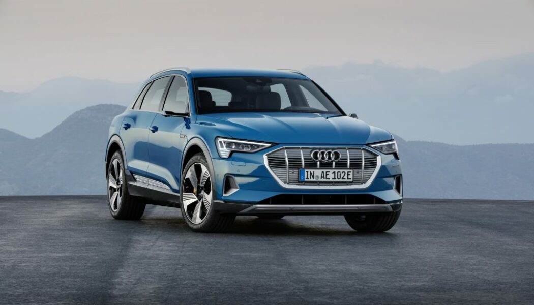 Audi ra mắt SUV chạy điện hoàn toàn E-Tron