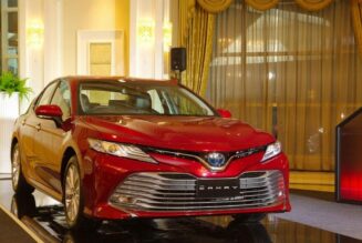 Toyota Camry 2019 được nhập khẩu về Việt Nam, không còn lắp ráp