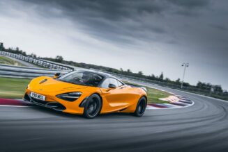 Xem McLaren 720S so tài cùng Lamborghini và Ferrari
